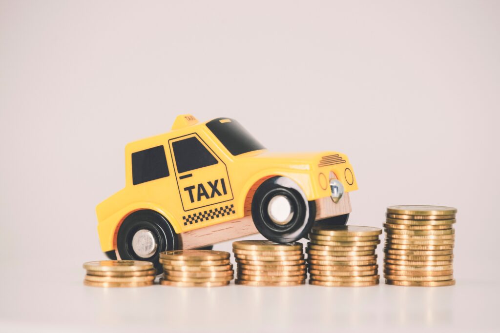 タクシー運転手の平均年収は？給料を上げるための方法を解説